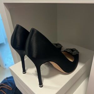Manolo Blahnik Hangisi satin heels 105
